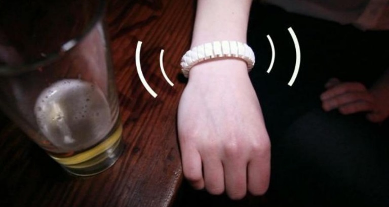 pulsera inteligente estudiante