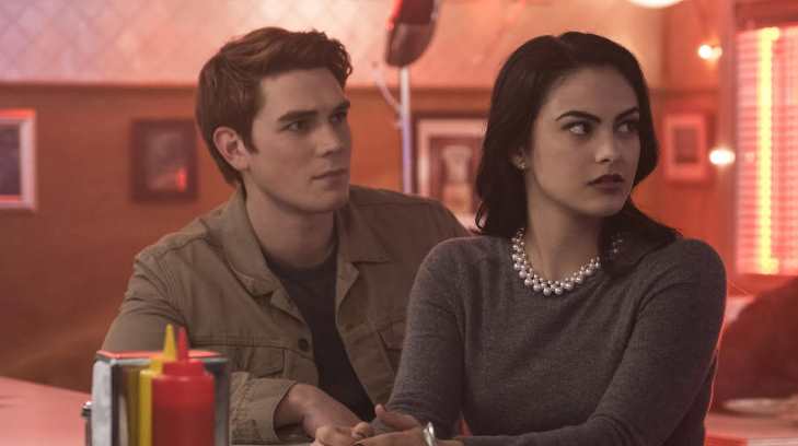 camila mendes 25042017r28
