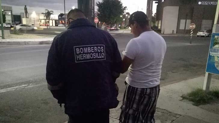 bomero golpeado policias