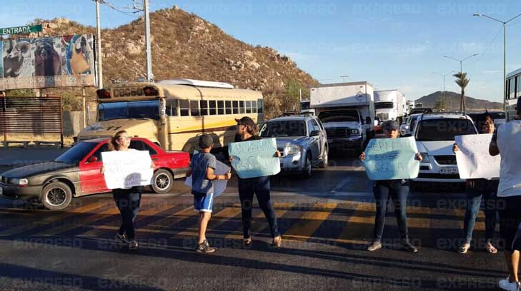 bloquean carretera