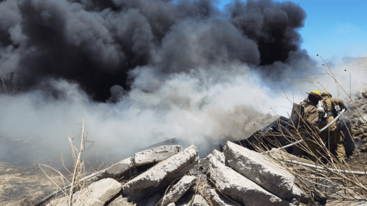 Incendio de llantas y basura provoca gran contaminación en Nogales