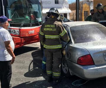 Fuerte accidente en el centro de Hermosillo deja a dos mujeres lesionadas