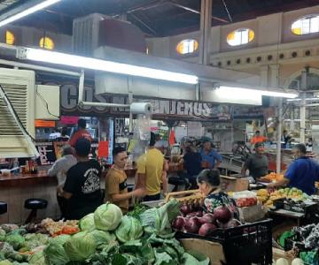 Asistentes al Mercado Municipal ya no usan el cubrebocas