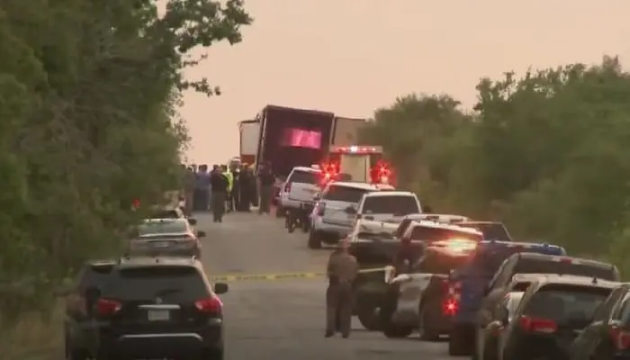 Hallan tráiler abandonado con 42 cuerpos en San Antonio; serían migrantes