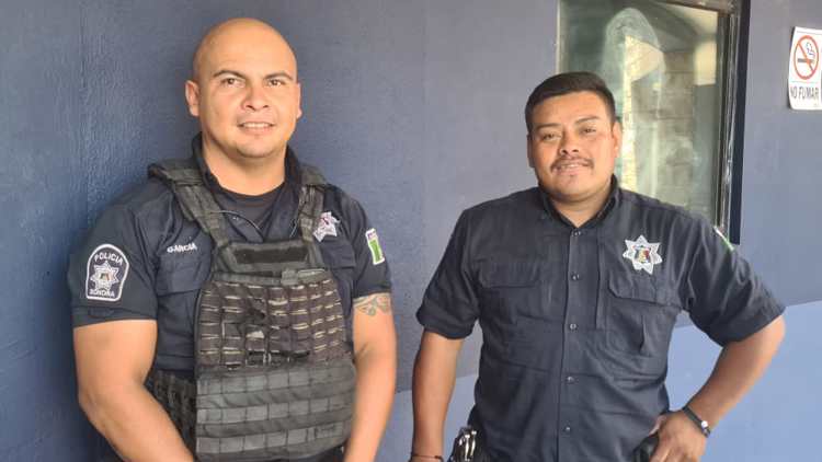 Rescatan a familia de vivienda en llamas