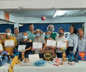 Más de 250 mujeres se gradúan del Taller de Manualidades Recicl - Arte