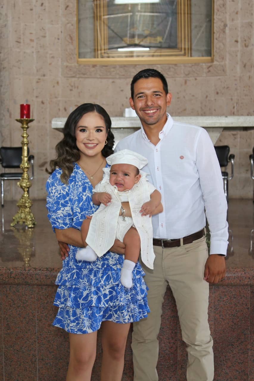Recibe Pablo Alberto el sacramento del bautismo