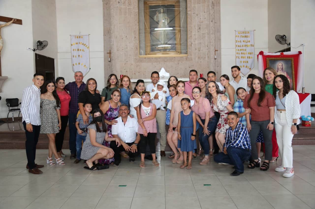 Recibe Pablo Alberto el sacramento del bautismo