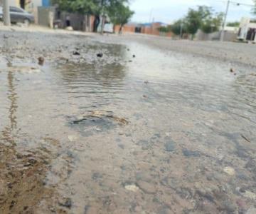 Continúa derrame de agua en Vista Real