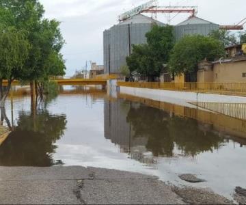 Primeras lluvias inundan calles de Ciudad Obregón