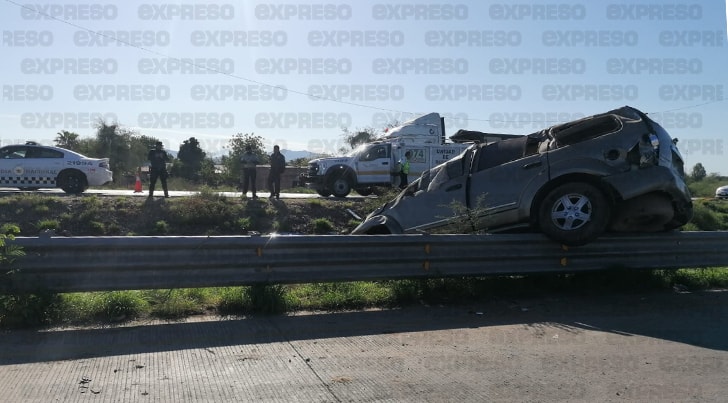 Familia se accidenta sobre el tramo Los Mochis-Navojoa; hay un fallecido