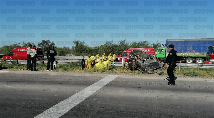 Familia se accidenta sobre el tramo Los Mochis-Navojoa; hay un fallecido