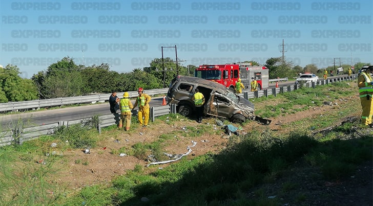 Familia se accidenta sobre el tramo Los Mochis-Navojoa; hay un fallecido