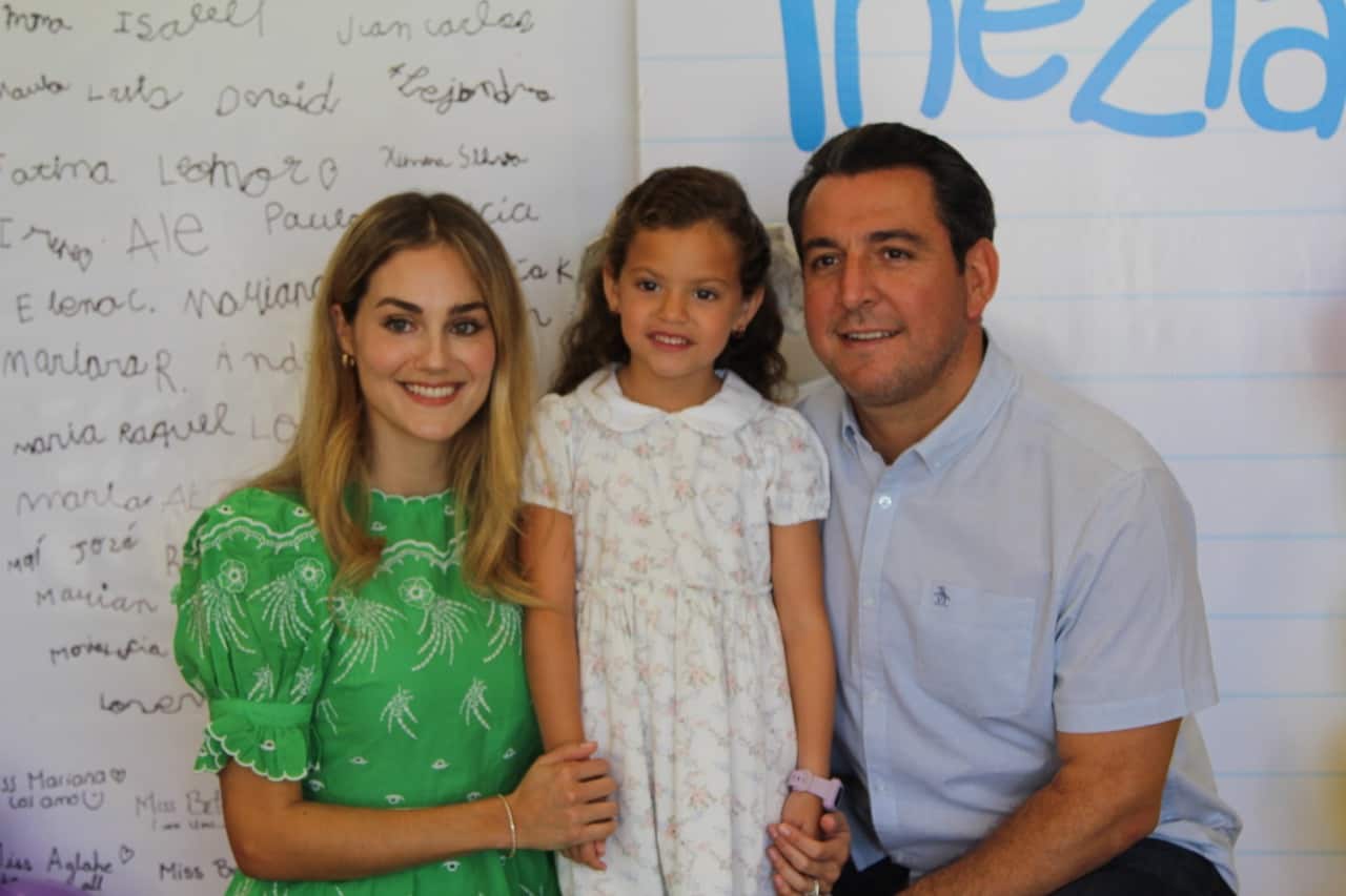 Clase 2022 de Liceo Thezia se gradúa de Kínder