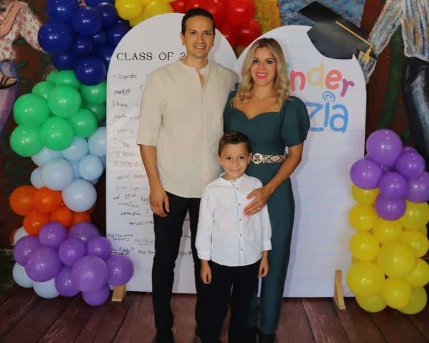 Clase 2022 de Liceo Thezia se gradúa de Kínder