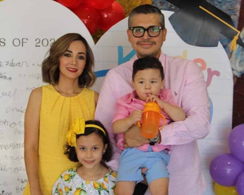 Clase 2022 de Liceo Thezia se gradúa de Kínder