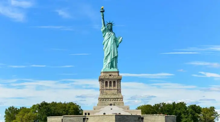 AMLO propone desmontar la Estatua de la Libertad en Nueva York