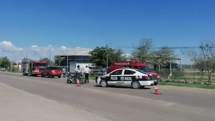 Bomberos de Navojoa combaten fuga de gas cloro