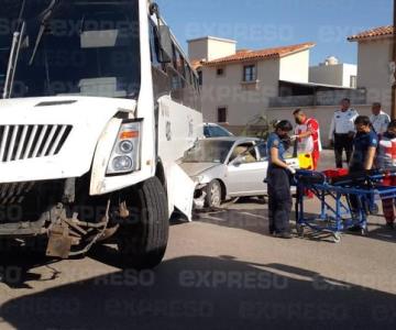 Chocan camión y sedán al poniente de la ciudad; no hay lesionados