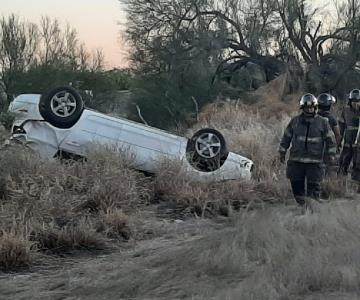 Volcamiento en la carretera Hermosillo-Bahía de Kino deja un herido leve