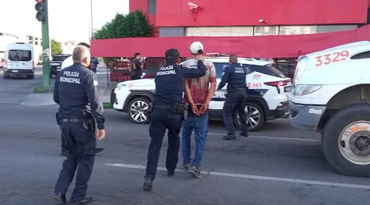 Detienen a sujeto por intentar robar una sucursal bancaria