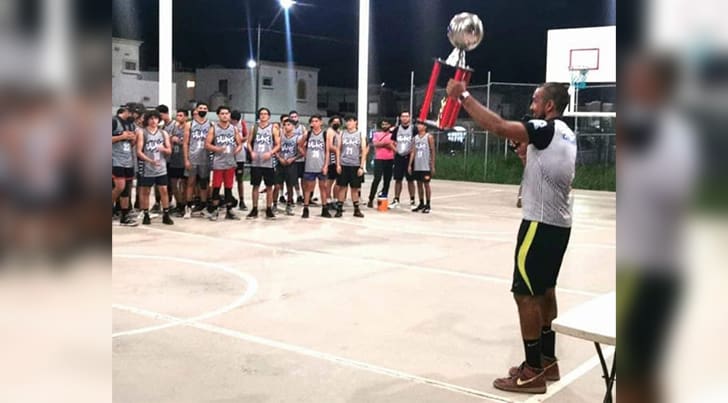 Isaac Sandoval saca a los jóvenes de las calles a través del deporte