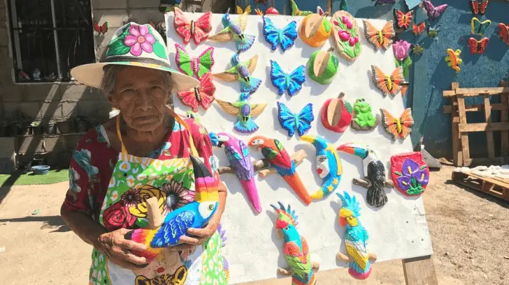 Hermelinda Reyes plasma su amor de madre en figuras artesanales