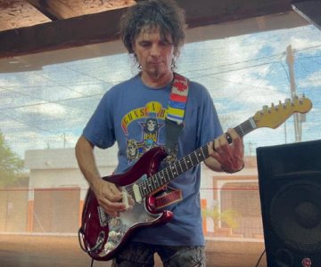 Tigre rockero: César Sánchez  comenzó a tocar la guitarra desde los 11 años