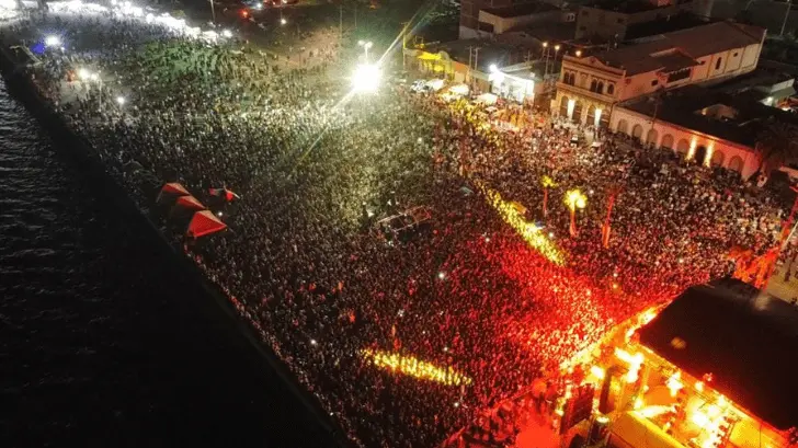 Frente a más de 14 mil personas, Mon Laferte cierra el Festival Mar Bermejo
