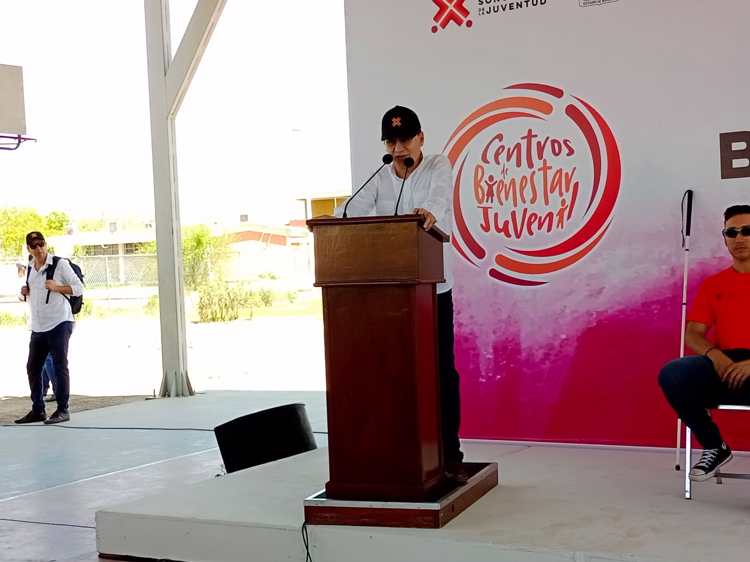 Alfonso Durazo visita Centro de Bienestar Juvenil en primaria de Hermosillo