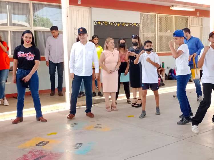 Alfonso Durazo visita Centro de Bienestar Juvenil en primaria de Hermosillo