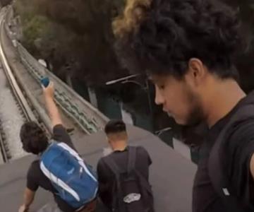 Jóvenes se graban surfeando sobre tren de Línea 9 del Metro