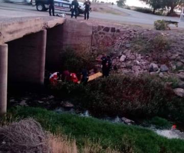 Motociclista cae a canal de riego en la carretera Huatabampo-Obregón