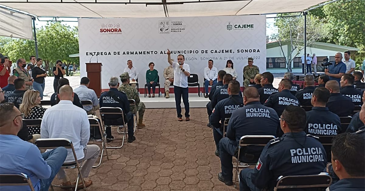 Alfonso Durazo entrega armas a la Secretaría de Seguridad pública de Cajeme