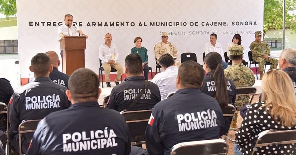 Alfonso Durazo entrega armas a la Secretaría de Seguridad pública de Cajeme