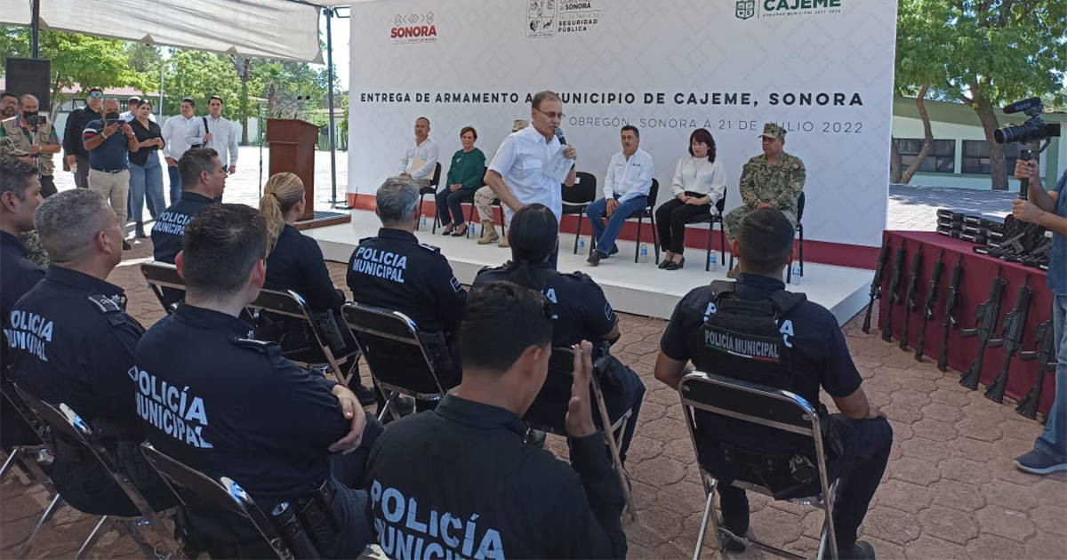 Alfonso Durazo entrega armas a la Secretaría de Seguridad pública de Cajeme