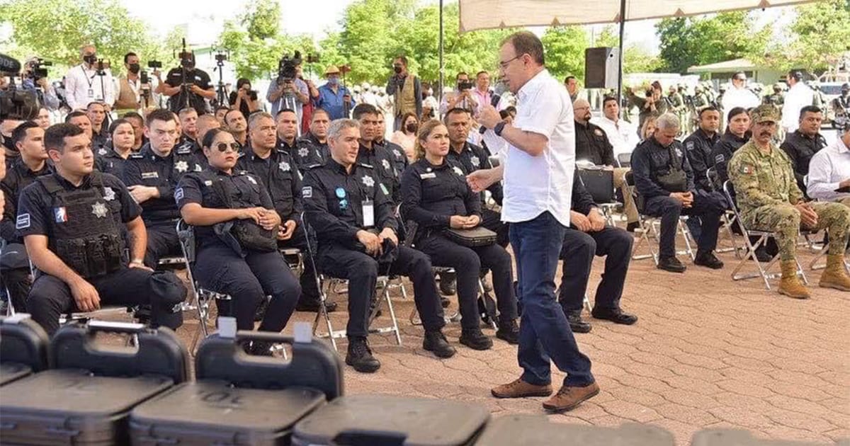 Alfonso Durazo entrega armas a la Secretaría de Seguridad pública de Cajeme