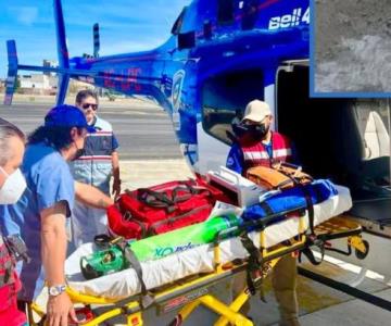 Barda cae encima de dos niños de primaria a mitad de clases