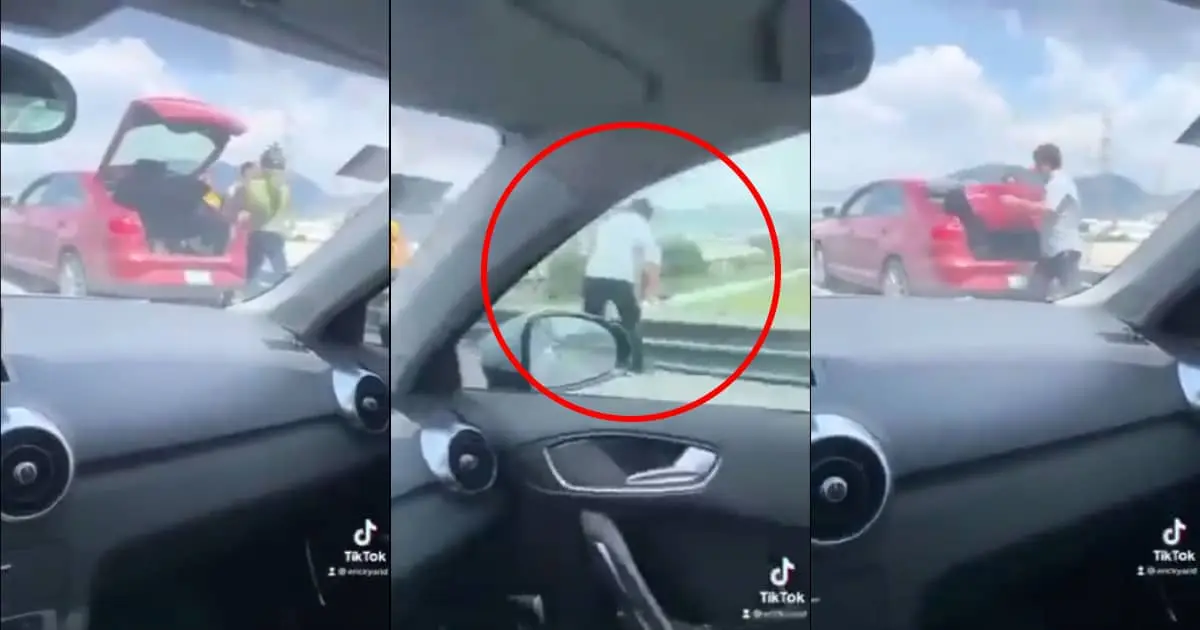 Riña termina con repartidor arrojado de puente vehicular