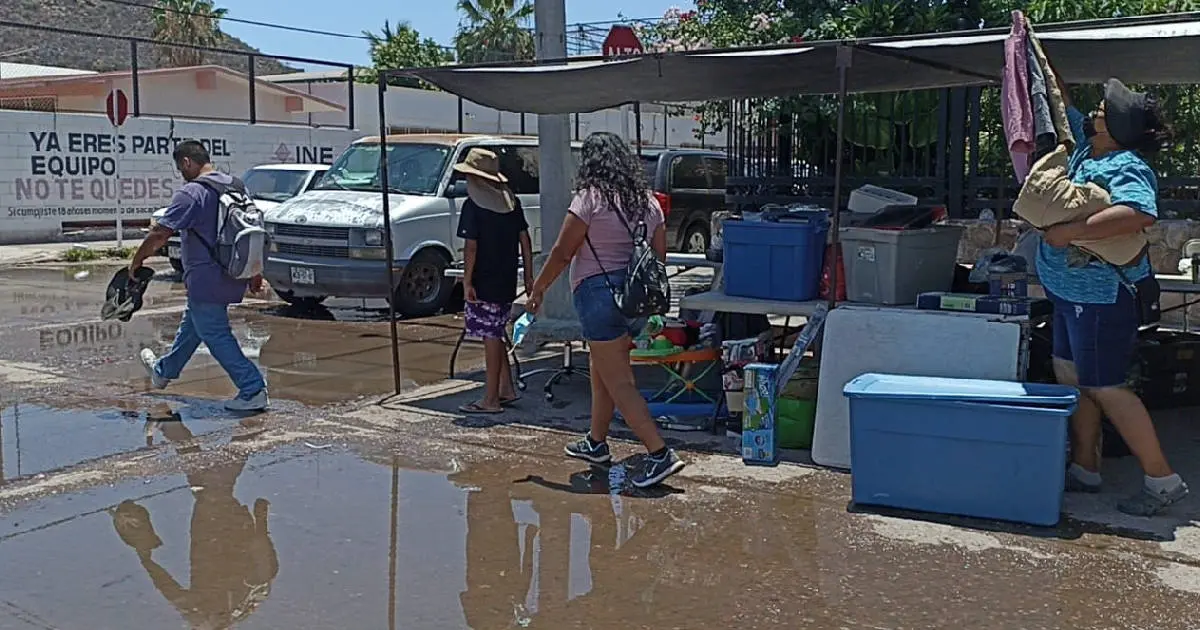 Tianguis de Guaymas trabaja entre aguas negras