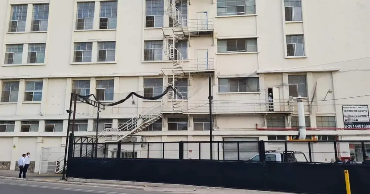 Muere hombre tras caer de un edificio de más de seis metros