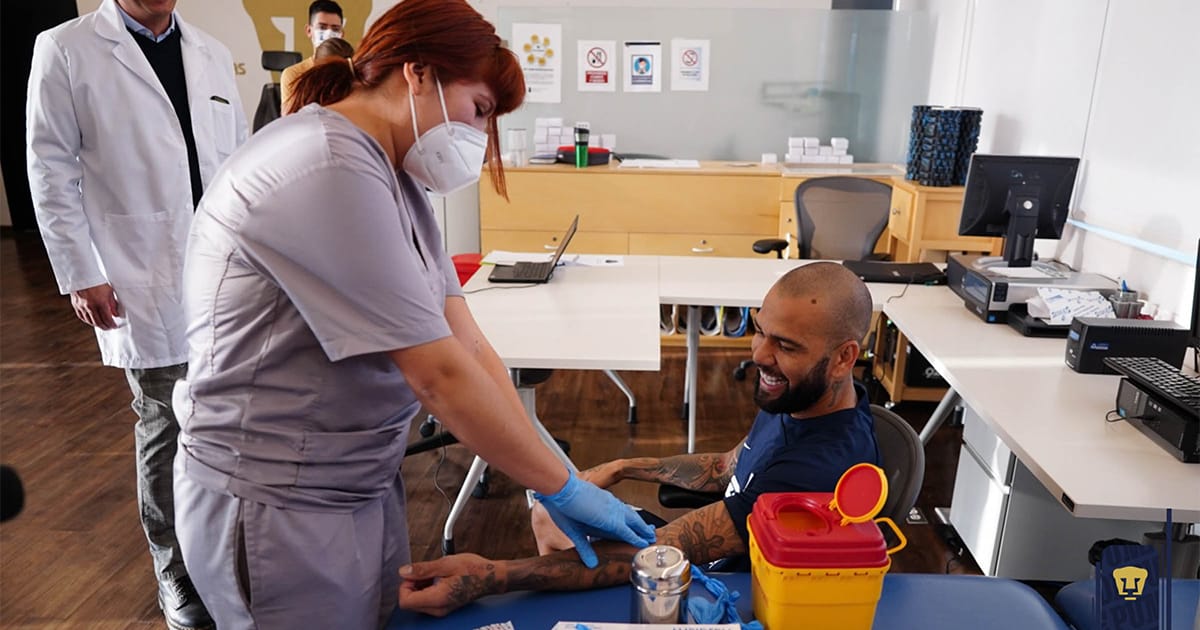 Dani Alves supera las pruebas médicas con Pumas