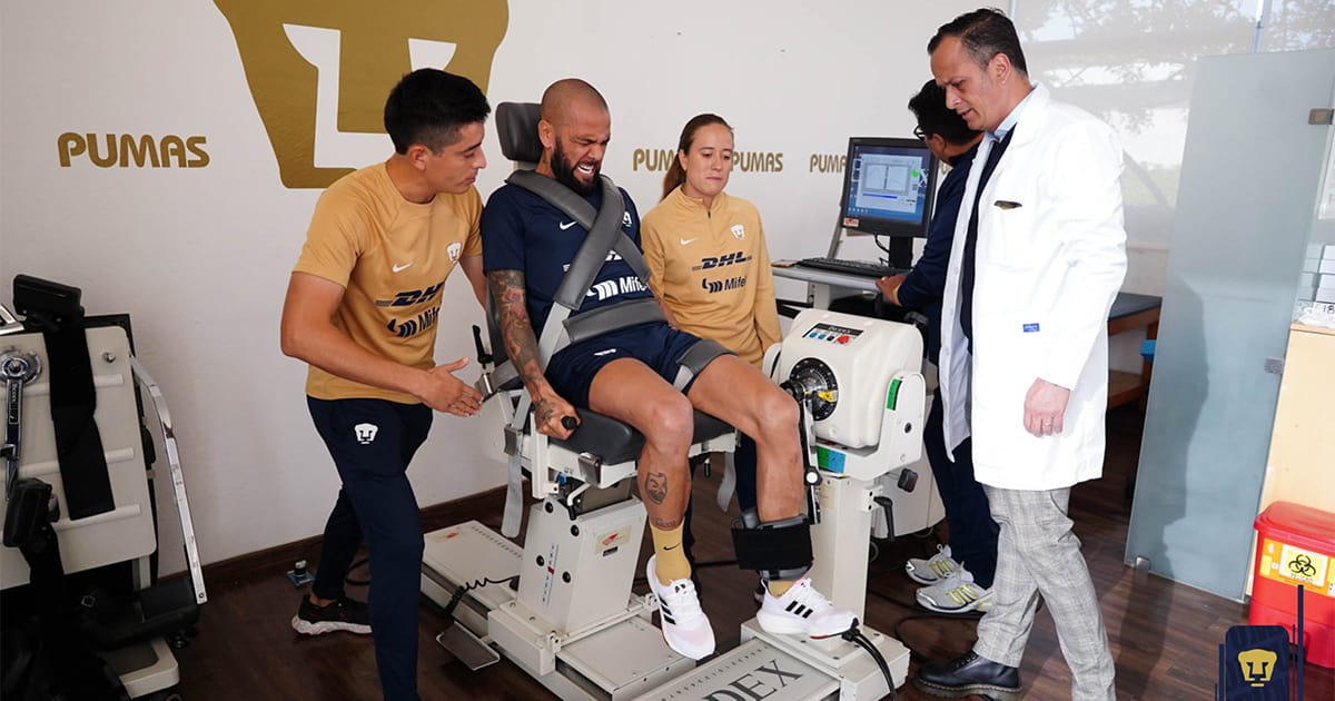 Dani Alves supera las pruebas médicas con Pumas