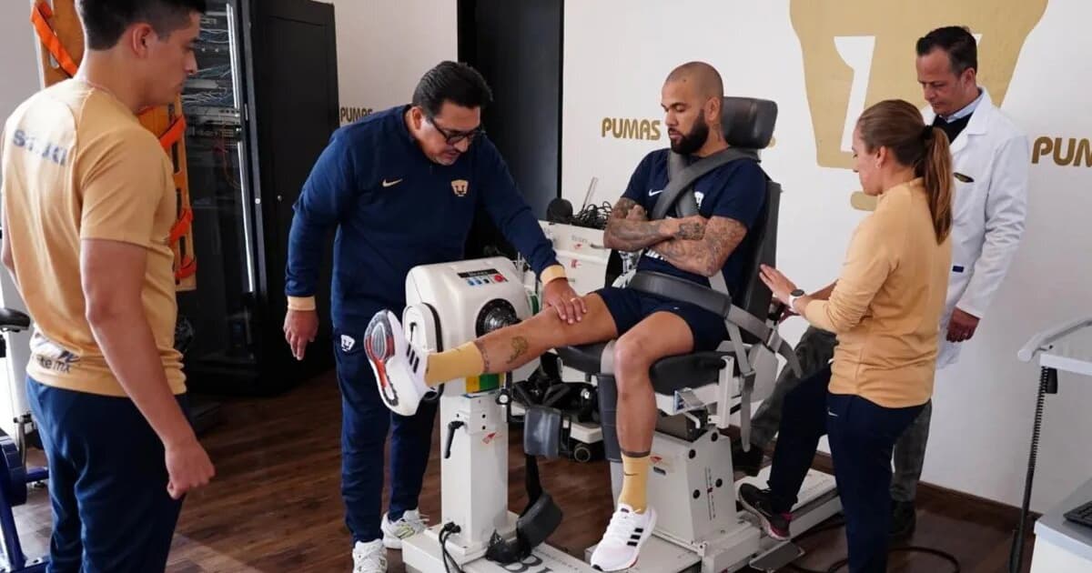 Dani Alves supera las pruebas médicas con Pumas