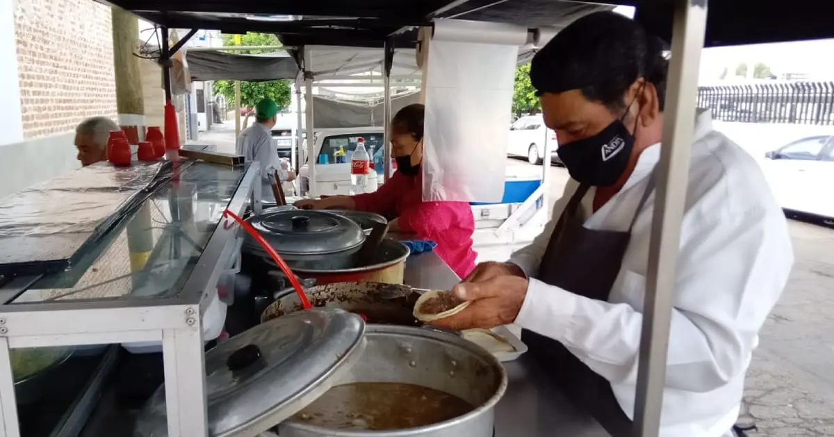 Taqueros reducen a la mitad su venta ante alza de precio en carne