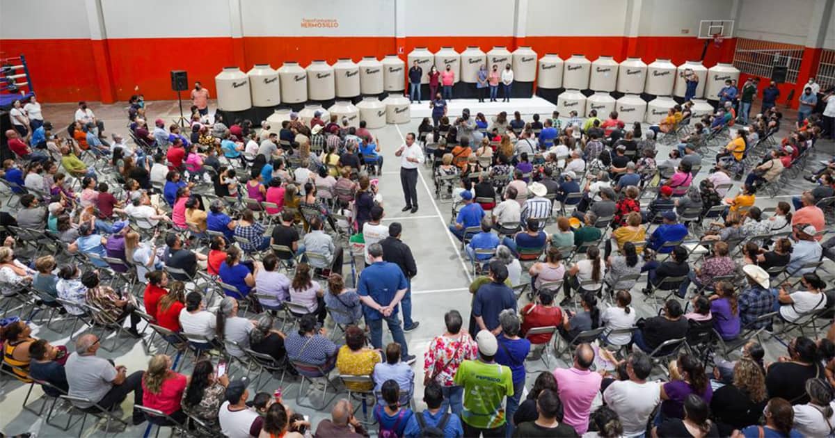 Entrega el alcalde primeros tinacos para familias del norte de Hermosillo