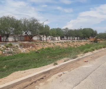 Vecinos de La Cholla se arriesgan a caer al arroyo cada temporada de lluvia