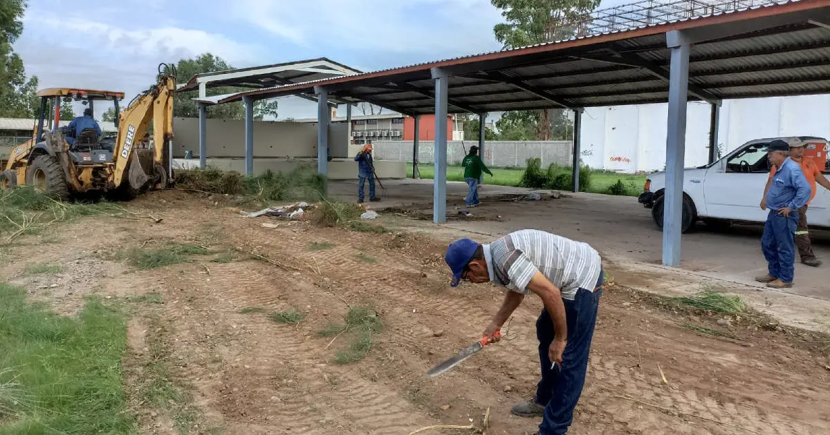 Civiles rescatan terreno de la antigua primaria Presidente Alemán
