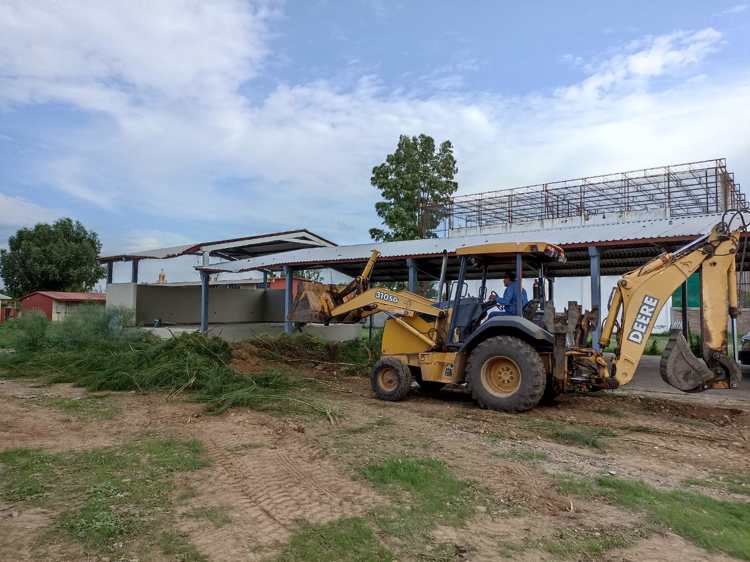 Civiles rescatan terreno de la antigua primaria Presidente Alemán