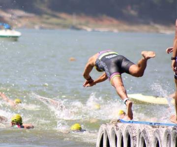 Cancelan triatlón por exceso de materia fecal en el agua